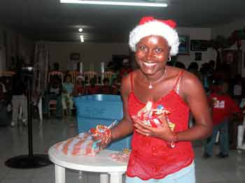 Pictures from Roatan's 2005 Christmas Party for Kids - Flowers Bay, Roatan