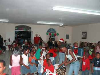 Pictures from Roatan's 2005 Christmas Party for Kids - Flowers Bay, Roatan