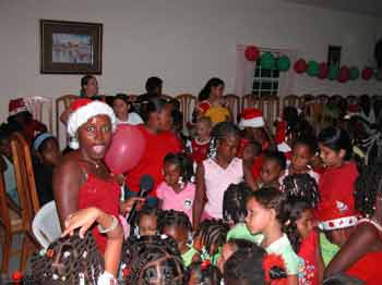 Pictures from Roatan's 2005 Christmas Party for Kids - Flowers Bay, Roatan