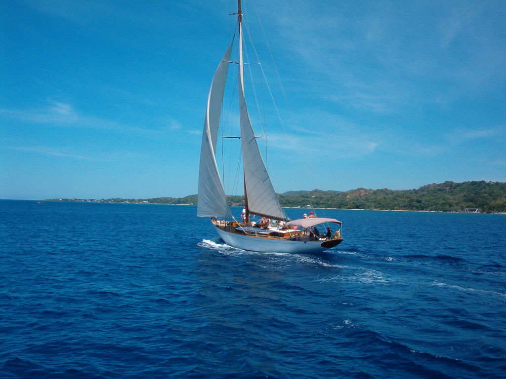 Sailboat Oneaire III  Picture from Roatan Honduras